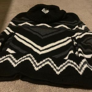 BCBG MAXAZRIA ZigZag Sian Print Black & White Alpaca Poncho Cape Sweater $278